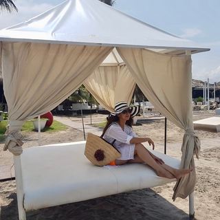 Urmila Matondkar feet photo thumbnail