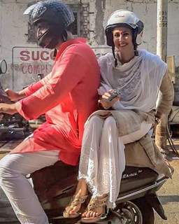 Urmila Matondkar feet photo thumbnail