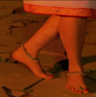 Urmila Matondkar feet photo thumbnail