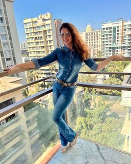 Urmila Matondkar feet photo thumbnail