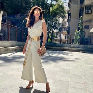 Urmila Matondkar feet photo thumbnail