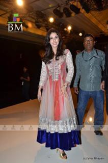 Urmila Matondkar feet photo thumbnail