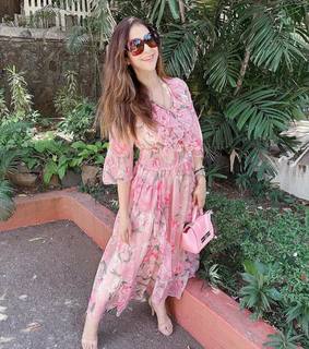 Urmila Matondkar feet photo thumbnail