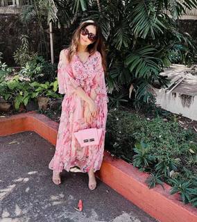 Urmila Matondkar feet photo thumbnail