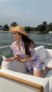 Urmila Matondkar feet photo thumbnail