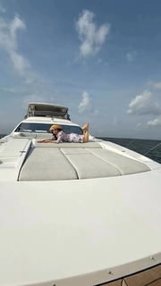 Urmila Matondkar feet photo thumbnail