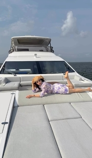 Urmila Matondkar feet photo thumbnail