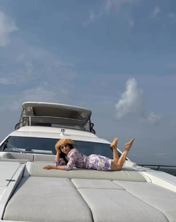 Urmila Matondkar feet photo thumbnail