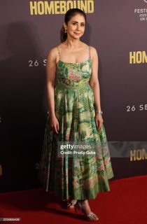 Urmila Matondkar feet photo thumbnail