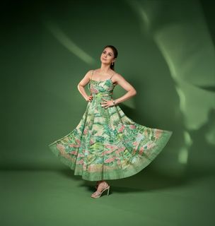 Urmila Matondkar feet photo thumbnail