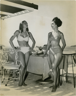 Ursula Andress feet photo thumbnail