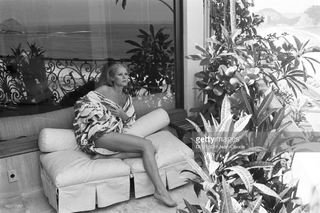 Ursula Andress feet photo thumbnail