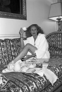 Ursula Andress feet photo thumbnail