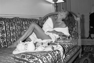 Ursula Andress feet photo thumbnail