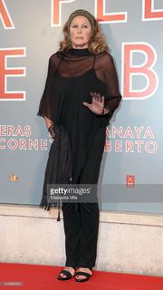 Ursula Andress feet photo thumbnail