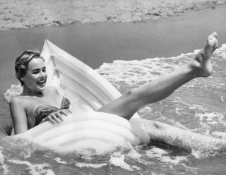 Ursula Andress feet photo thumbnail