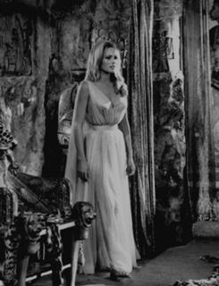 Ursula Andress feet photo thumbnail