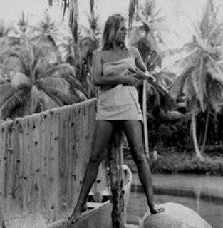 Ursula Andress feet photo thumbnail