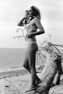 Ursula Andress feet photo thumbnail