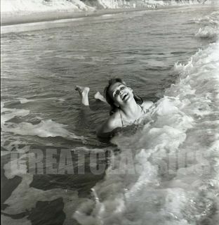 Ursula Andress feet photo thumbnail