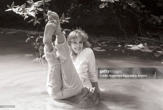 Ursula Andress feet photo thumbnail