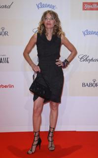 Ursula Karven feet photo 7