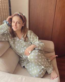 Urvashi Dholakia feet photo 14