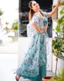 Urvashi Dholakia feet photo 12