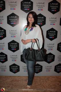 Urvashi Dholakia feet photo 1