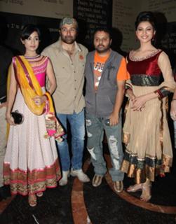 Urvashi Rautela feet photo thumbnail