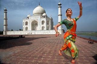 Urvashi Rautela feet photo thumbnail