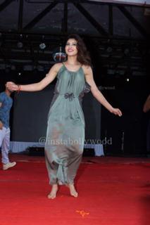 Urvashi Rautela feet photo thumbnail