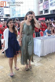Urvashi Rautela feet photo thumbnail