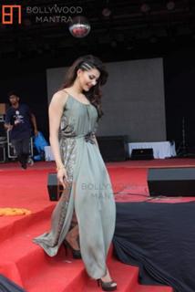 Urvashi Rautela feet photo thumbnail