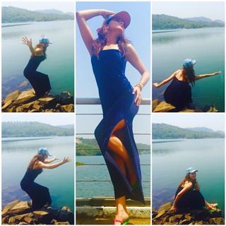 Urvashi Rautela feet photo thumbnail