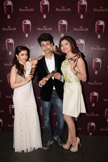 Urvashi Rautela feet photo thumbnail