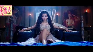 Urvashi Rautela feet photo thumbnail
