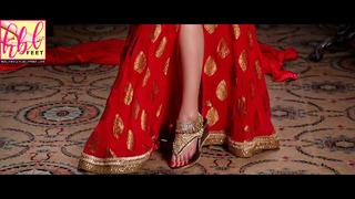 Urvashi Rautela feet photo thumbnail