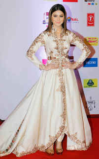 Urvashi Rautela feet photo thumbnail