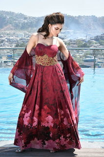 Urvashi Rautela feet photo thumbnail