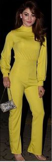 Urvashi Rautela feet photo thumbnail