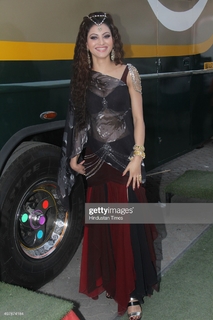 Urvashi Rautela feet photo thumbnail