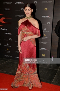 Urvashi Rautela feet photo thumbnail