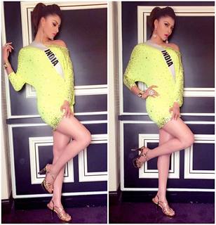Urvashi Rautela feet photo thumbnail
