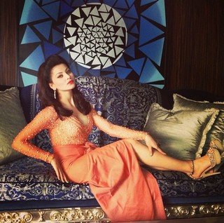 Urvashi Rautela feet photo thumbnail