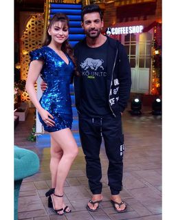 Urvashi Rautela feet photo thumbnail