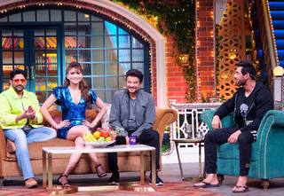Urvashi Rautela feet photo thumbnail