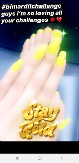 Urvashi Rautela feet photo thumbnail