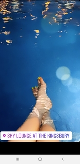 Urvashi Rautela feet photo thumbnail