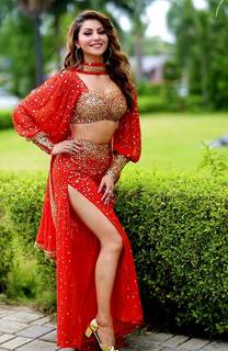 Urvashi Rautela feet photo thumbnail